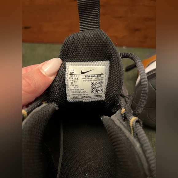 Nike Air Max 270 React - Picture 3 of 8